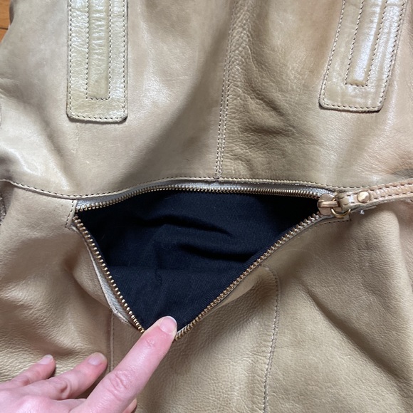 Day & Mood Hannah Zip Bag in Cream-colored Leather - Picture 8 of 16